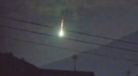 Tangkapan layar penampakan meteor jatuh di Gunung Fuji, Jepang./News18.com