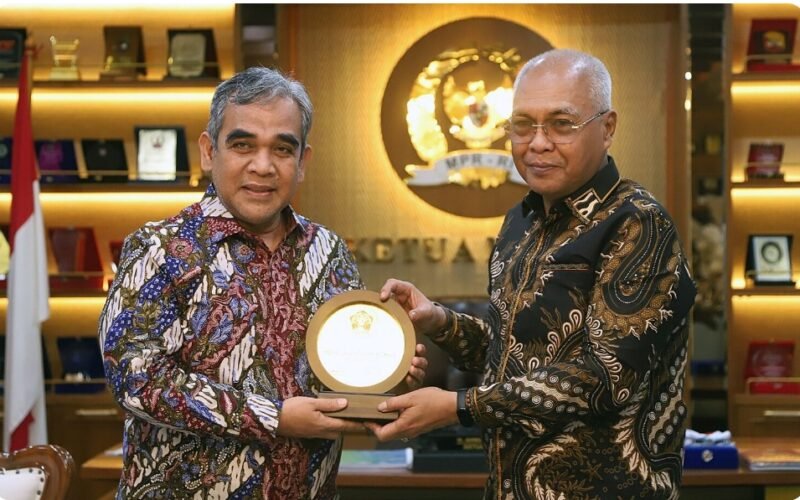 Ketua Majelis Permusyawaratan Rakyat (MPR) RI, Ahmad Muzani, bersama Pengurus Persatuan Wartawan Indonesia (PWI) melakukan pertemuan dengan di Gedung DPR/MPR, Senayan, Jakarta, Selasa (13/1/2026)./Sorong Today