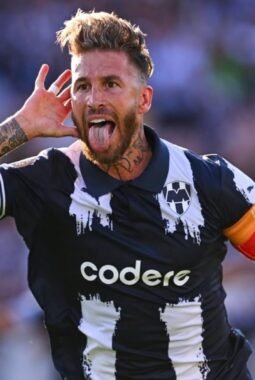 Instagram Sergio Ramos Banjir Komentar Bobotoh, Diajak Gabung Persib