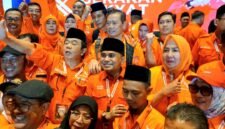 Ketua Umum, Sahrin Hamid foto bersama jajaran Gerakan Rakyat di Hotel Aryaduta Menteng, Jakpus./Ist