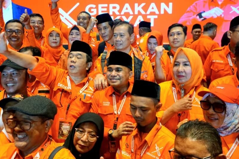 Ketua Umum, Sahrin Hamid foto bersama jajaran Gerakan Rakyat di Hotel Aryaduta Menteng, Jakpus./Ist