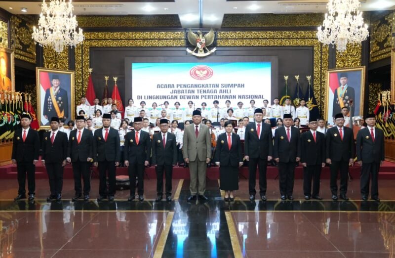 12 Tenaga Ahli Dewan Pertahanan Nasional (DPN) dilantik./Kementerian Pertahanan.