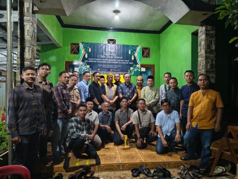 Acara buka puasa bersama Kahmi dan HMI Lampung Timur, berlangsung di Desa Mataram Baru, Kecamatan Mataram Baru, Kabupaten Lampung Timur, pada Kamis (12/3/26)./MKS/Deri Kurnia