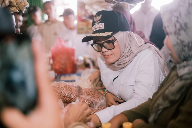 Bupati Lampung Timur Ela Siti Nuryamah saat menunja Pasar Pekalongan, pada Rabu (18/3/2026) pagi./Ist