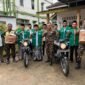 Kader GP Ansor dan Banser Lampung Timur berfoto bersama usai penyerahan penghargaan kader teraktif berupa sepeda motor di Pondok Pesantren Darussalamah, Desa Braja Dewa, Kecamatan Way Jepara, Jumat (24/4/2026)./Agus Susanto