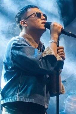 Deni Caknan di Bawah Rembulan Sribhawono: Ketika Nada Menyulam Rindu Ribuan Jiwa