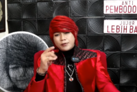 Pesulap Merah atau Marcel Radhival menyampaikan keluhan terkait teror telepon pinjaman online dalam video yang diunggah di kanal YouTube miliknya. (Tangkapan layar YouTube Pesulap Merah)