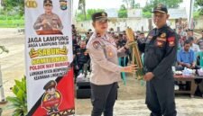 Kapolsek Way Bungur Iptu Rismawati, dalam krgiatan sabuk Kamtibmas, Minggu (5/4/2026)./ Ist