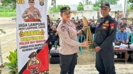 Kapolsek Way Bungur Iptu Rismawati, dalam krgiatan sabuk Kamtibmas, Minggu (5/4/2026)./ Ist