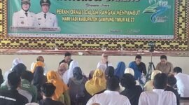 Bupati Lampung Timur Ela Siti Nuryamah (tengah) berdiskusi bersama perwakilan ormas dan LSM dalam kegiatan “kongkow bareng” bertema peran ormas dalam pembangunan daerah di aula rumah dinas bupati, Sukadana, Rabu (22/4/2026)./Agus Susanto