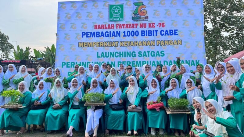  Kader Fatayat NU diberi bibit cabai bentuk mendukung program ketahanan pangan /Agus Susanto