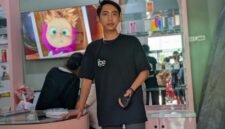 AB, saat wawancara bersama media di gerai mililiknya, Desa Sribhawono, Bandar Sribhawono, Lampung Timur./Hadi Jakariya