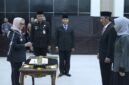 Bupati Lampung Timur Ela Siti Nuryamah saat memimpin prosesi pelantikan dan pengambilan sumpah jabatan pejabat pimpinan tinggi pratama (eselon II) di Aula Utama Setdakab Lampung Timur, Jumat (29/5/2026)./Agus S
