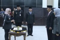 Bupati Lampung Timur Ela Siti Nuryamah saat memimpin prosesi pelantikan dan pengambilan sumpah jabatan pejabat pimpinan tinggi pratama (eselon II) di Aula Utama Setdakab Lampung Timur, Jumat (29/5/2026)./Agus S
