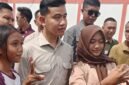 Wapres Gibran, disela kunjungan menyempatkan diri ber-swafoto bersama pelajar./Afandi
