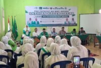 Sekertaris PC Fatayat NU Lampung Timur Rida Rotul Alyah buka pelaksanaan LKD Fatayat NU di Way Jepara./Agus S