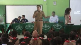 Camat Labuhan Ratu Agustinus Trihandoko, saat kegiatan sosialisasi