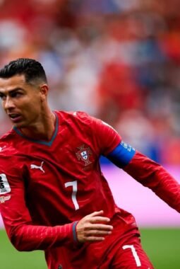 Fernando Santos Yakin Ronaldo Masih Punya Peran Besar