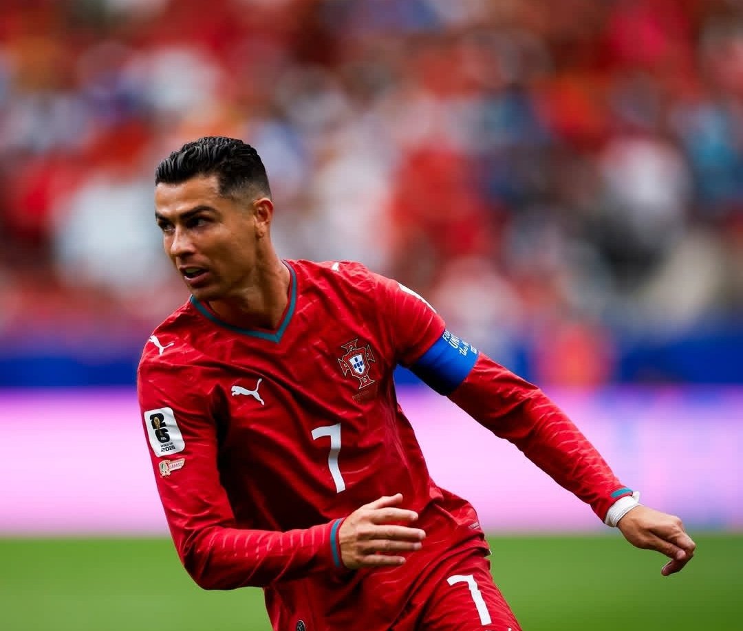 Cristiano Ronaldo mengenakan jersey Portugal. Dok: Instagram/cristiano