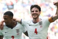 Para pemain Inggris merayakan Gol Ezri Konsa, yang membuat mereka unggul 2-0 di babak pertama. (Foto: England Football)