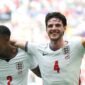 Para pemain Inggris merayakan Gol Ezri Konsa, yang membuat mereka unggul 2-0 di babak pertama. (Foto: England Football)
