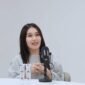 Tangkapan layar Ayu Ting Ting dalam podcast bersama Oki Setiana Dewi, yang akrab disapa dengan panggilan Umma. (Foto: YouTube/@OSDokisetianadewi