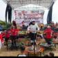 Warga mengikuti aktivitas trampolin yang turut memeriahkan perayaan HUT ke-81 Kemerdekaan RI di Kecamatan Way Jepara, Lampung Timur. Kegiatan tersebut menjadi salah satu hiburan yang menarik perhatian masyarakat. (Foto: Agus S)