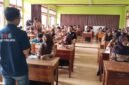 Siswa-siswi SMPN Sribhawono mengikuti sosialisasi pencegahan hoaks dan etika digital yang disampaikan pengurus IWO Lampung dan IWO Lampung Timur dalam Program Sekolah Jurnalistik IWO (Sejiwo), Jumat (31/7/2026). (Foto: Humas IWO)