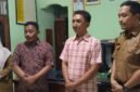 Pihak sekolah bersama sejumlah pihak terkait saat mengikuti proses mediasi dan penyelesaian secara kekeluargaan di kantor SMA Teladan, Kecamatan Way Jepara, Lampung Timur, Selasa (11/8/2026). (Ibrahim Sopyan)