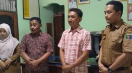 Pihak sekolah bersama sejumlah pihak terkait saat mengikuti proses mediasi dan penyelesaian secara kekeluargaan di kantor SMA Teladan, Kecamatan Way Jepara, Lampung Timur, Selasa (11/8/2026). (Ibrahim Sopyan)