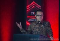 Wakil Menteri Komunikasi dan Digital (Wamenkomdigi) Nezar Patria menyampaikan paparan dalam acara ITSEC Cyber & AI Academy Grand Launching di Jakarta Selatan. Dalam kesempatan tersebut, Nezar menyoroti ancaman pencurian data terenkripsi di tengah perkembangan komputasi kuantum dan kecerdasan artifisial. (Foto: Humas Komdigi)