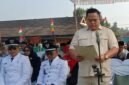 Anggota DPRD Lampung Timur Rendi Pratama membacakan Teks Proklamasi Kemerdekaan RI dalam upacara HUT ke-81 RI di Lapangan Merdeka, Kecamatan Labuhan Maringgai, Lampung Timur, Senin (17/8/2026). (Jahri/freentalk.com)