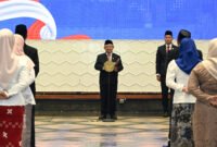 Menteri Pendidikan Dasar dan Menengah (Mendikdasmen) Abdul Mu'ti melantik 17 Kepala Sekolah Nasional Terintegrasi (SNT) perdana di Gedung A Kemendikdasmen, Jakarta. (Foto: Kemendikdasmen)